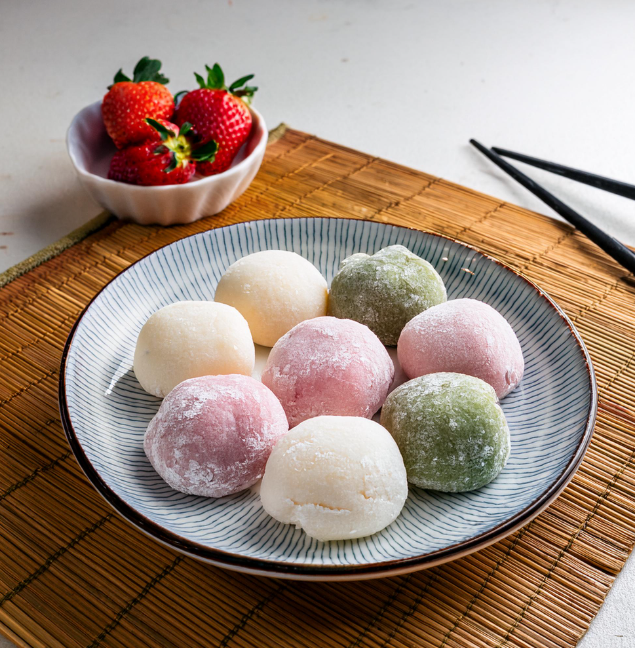 A plate of freshly made mochi